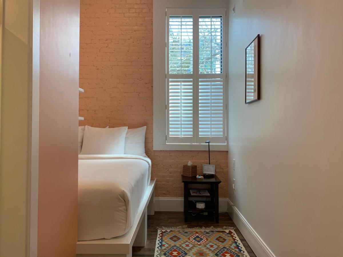 The Cabot Lodge Beverly Bagian luar foto