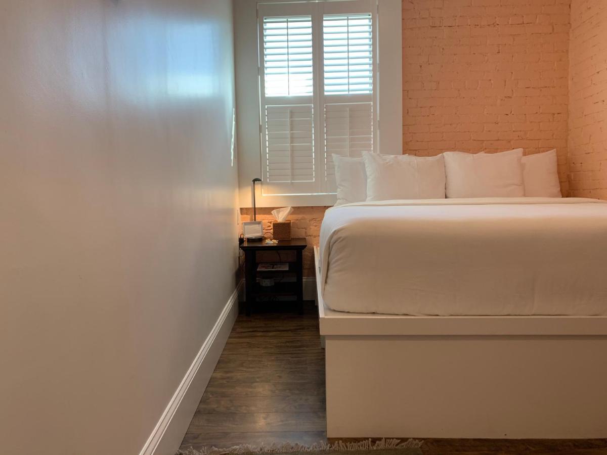 The Cabot Lodge Beverly Bagian luar foto