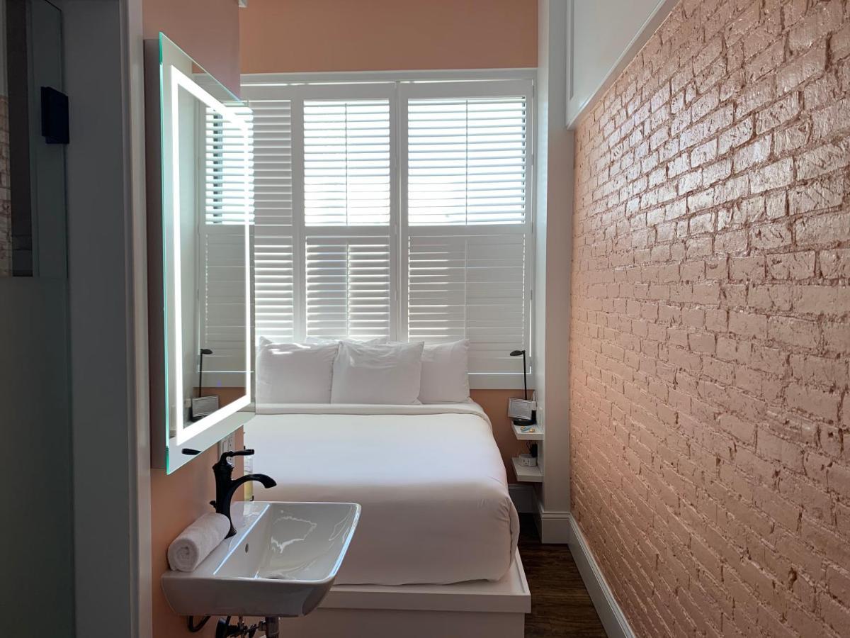 The Cabot Lodge Beverly Bagian luar foto