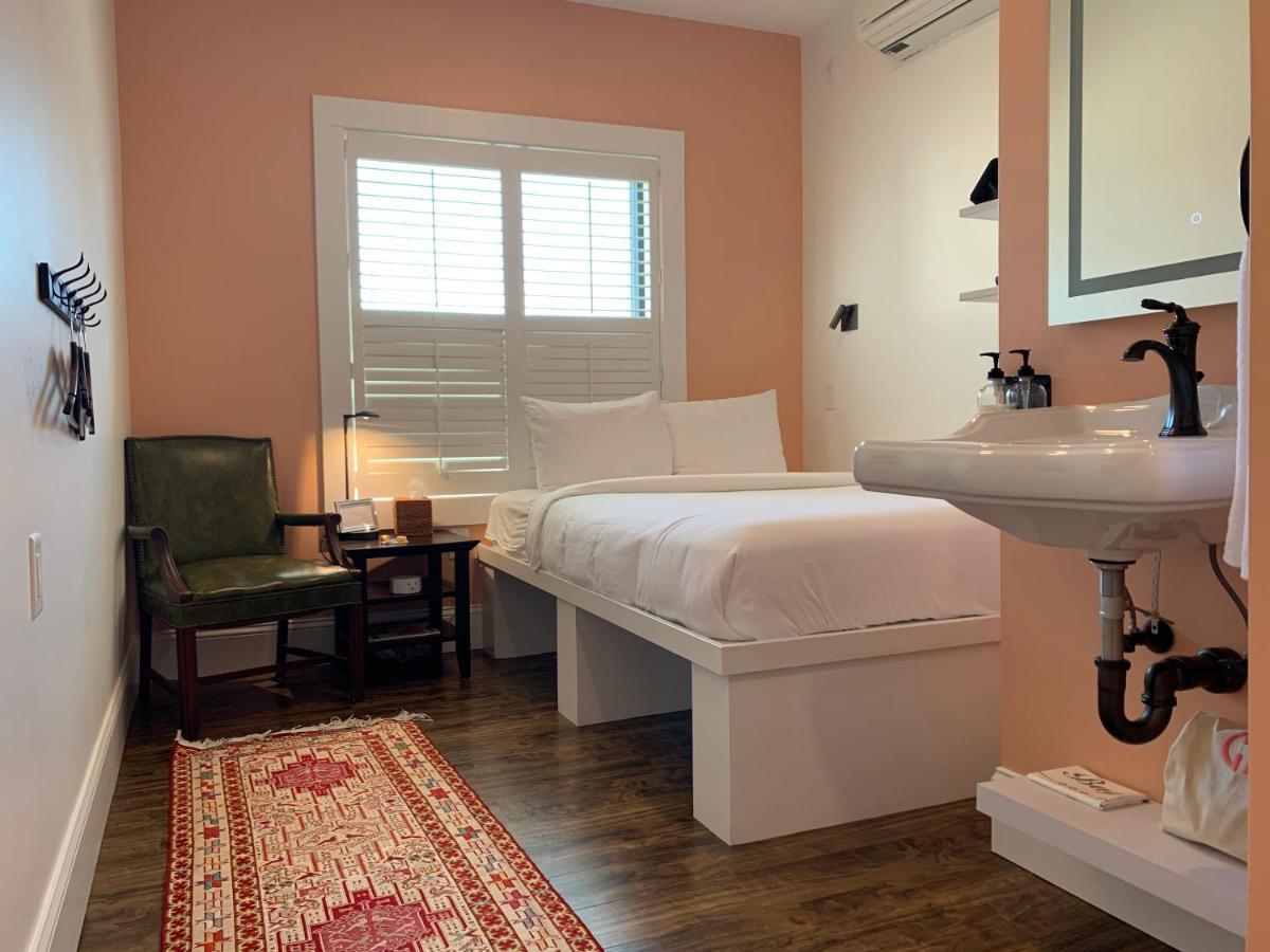 The Cabot Lodge Beverly Bagian luar foto